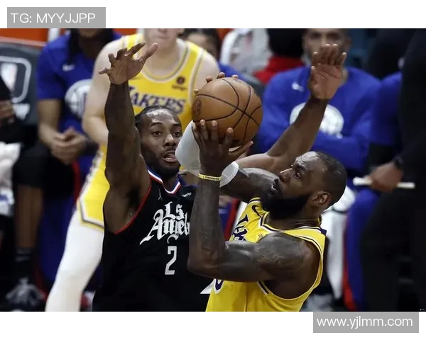 勇士与快船激战27日赛场比分揭晓精彩瞬间回顾