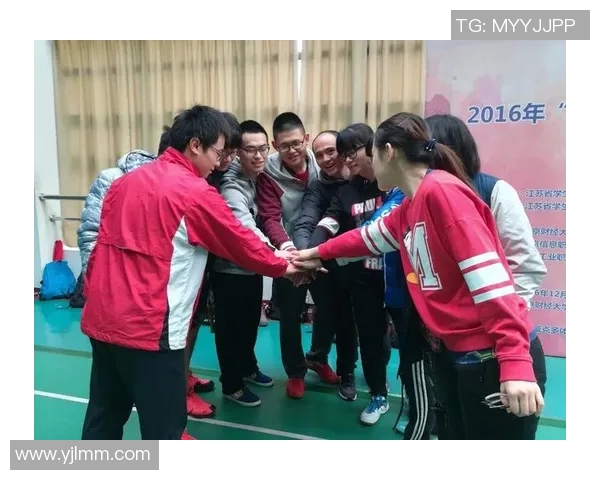 重庆羽毛球队与南京羽毛球队的赛后复盘与团队协作分析