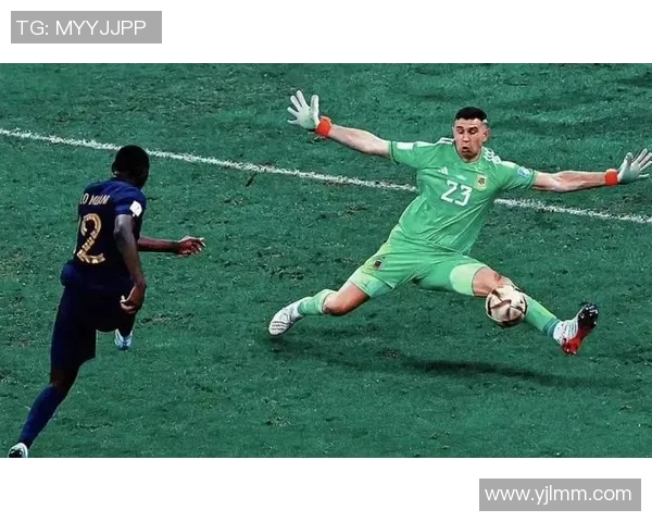 马丁内斯的传奇旅程：从草根球员到世界足坛巨星的奋斗故事