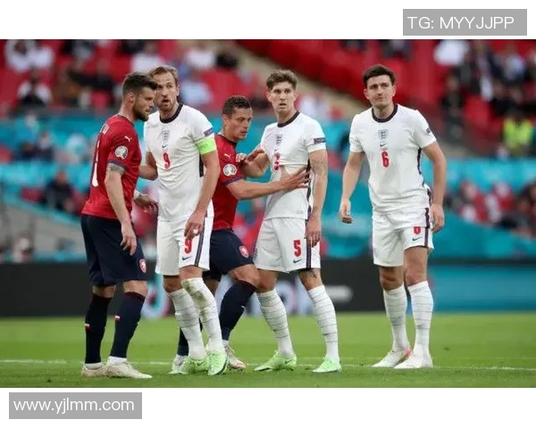 十年对比德国与英格兰足球发展历程与成就分析